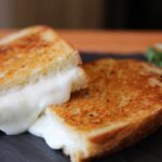 Grilled cheese au bagna cauda