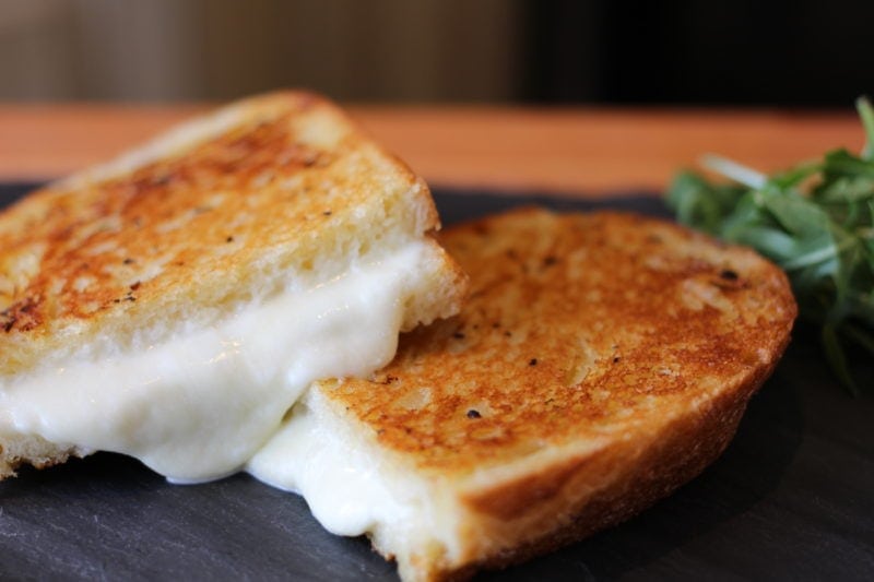 Grilled cheese au bagna cauda