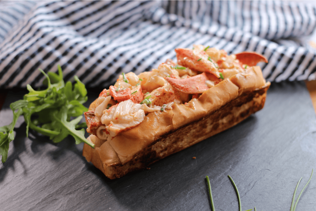 Guedille au homard lobster roll du Maine