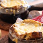 soupe à l'oignon gratinée