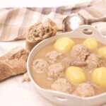 Ragoût de boulettes et pattes de porc