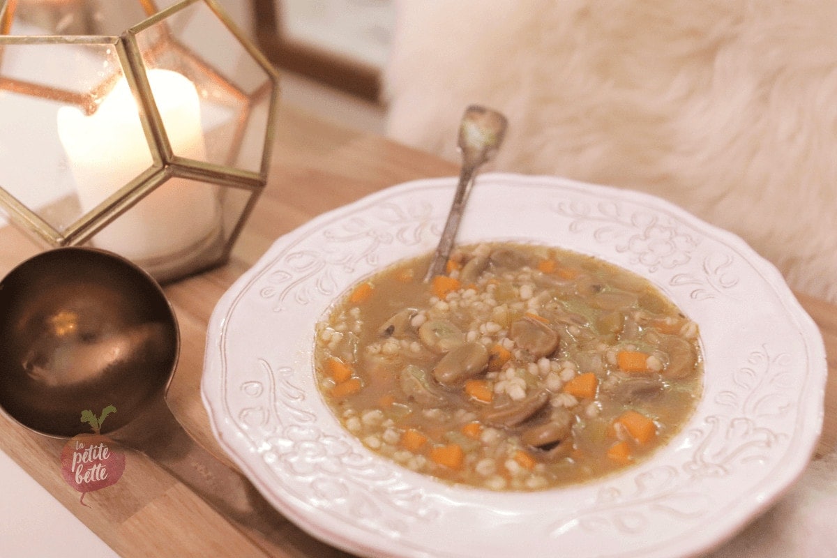 Soupe traditionnelle québécoise orge et haricots