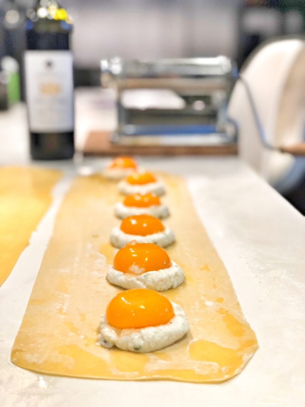 ravioli maison à l'oeuf avec machine à pâtes