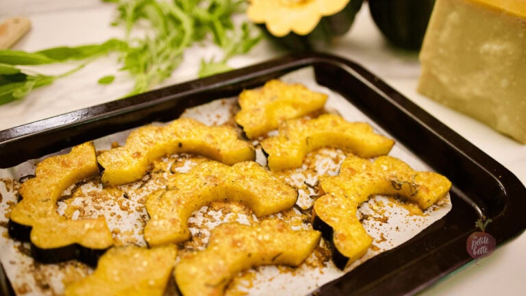 Courge grillée au four avec fromage parmesan