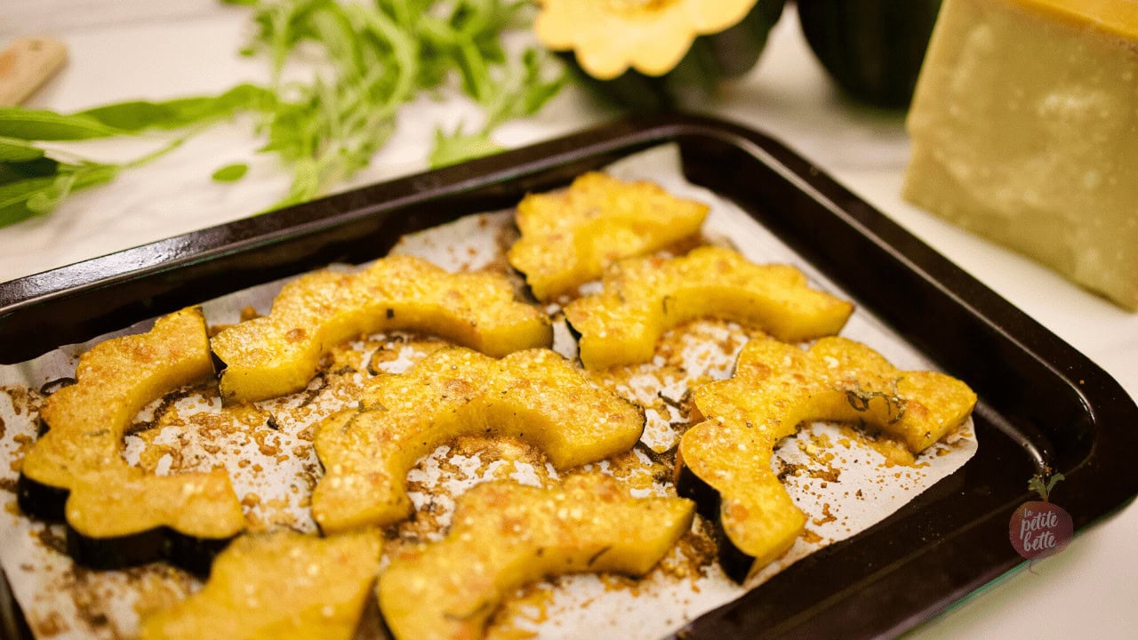 Courge grillée au four avec fromage parmesan