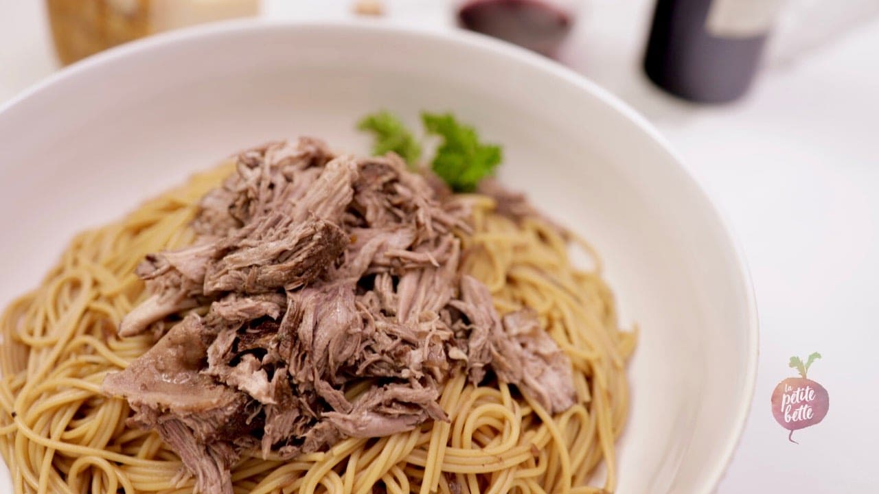 spaghetti brun au porc braisé