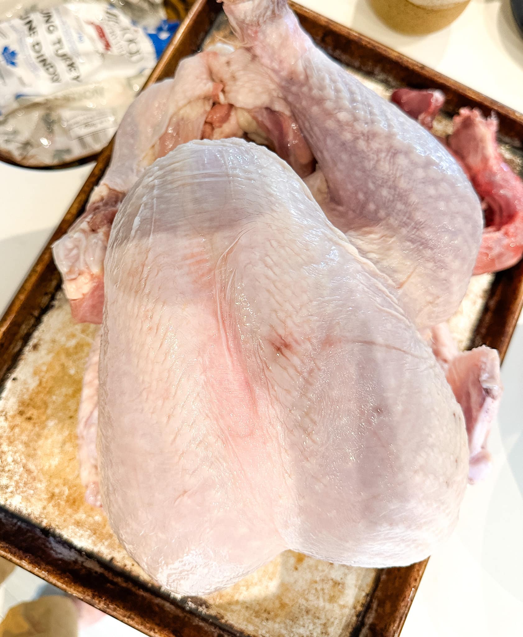 Dindon non cuit catégorie utilité, manque une cuisse