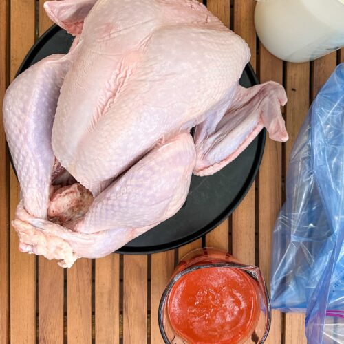 Un dindon entier canadien catégorie A non cuit