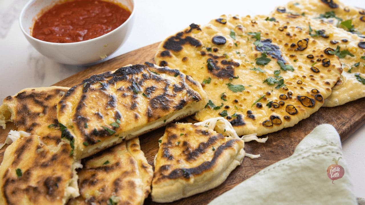 pizza pocket pain naan au fromage