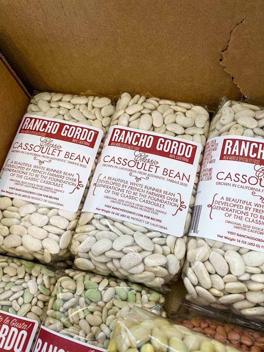 haricots tarbais dans leurs sacs de la marque Rancho gordo