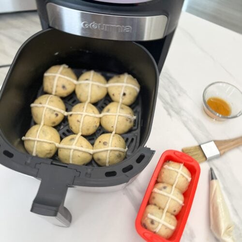 air fryer hot cross buns