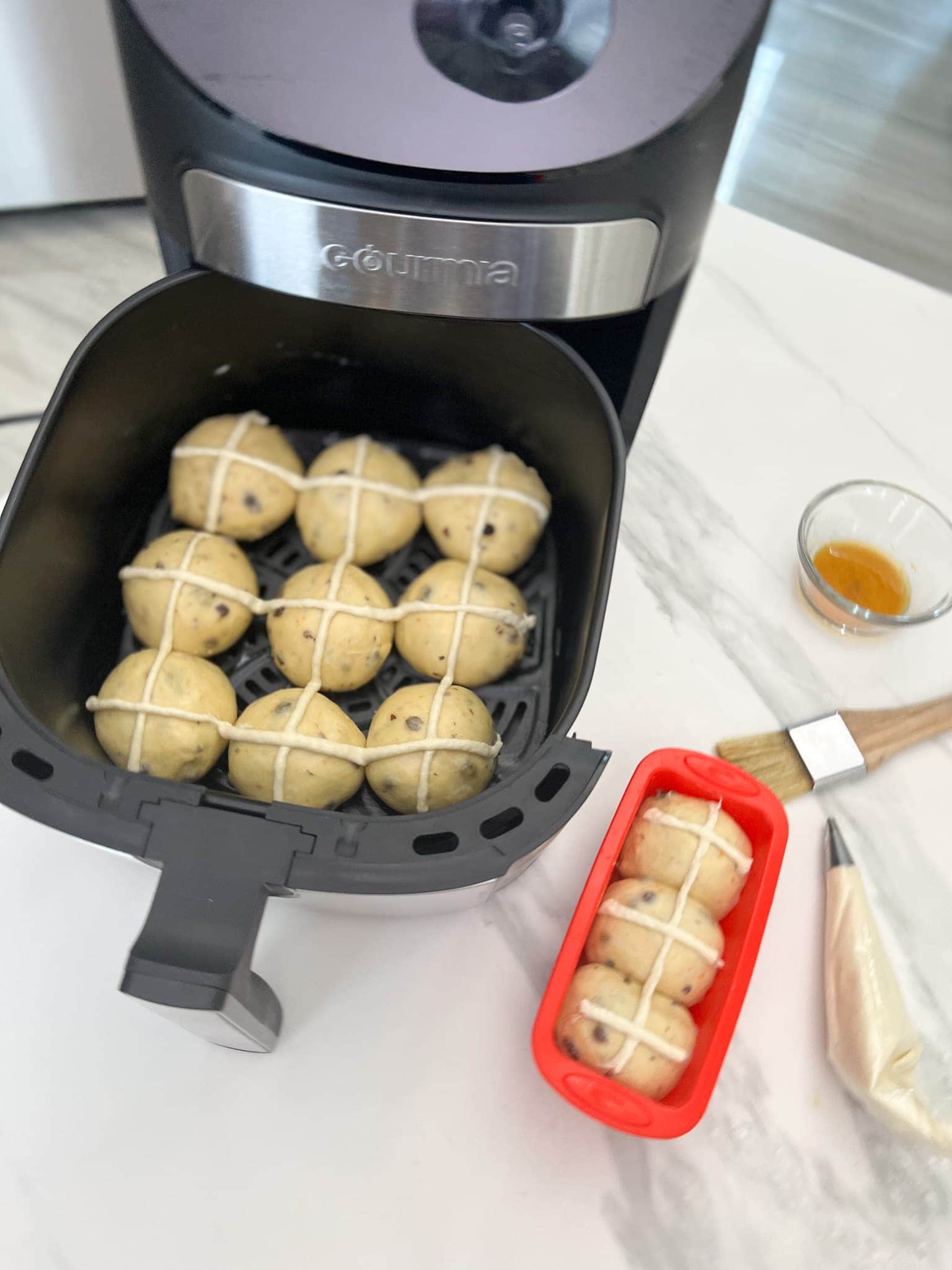 air fryer hot cross buns