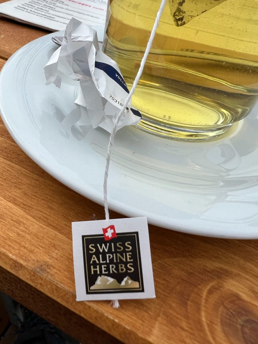 tisane aux herbes suisse
