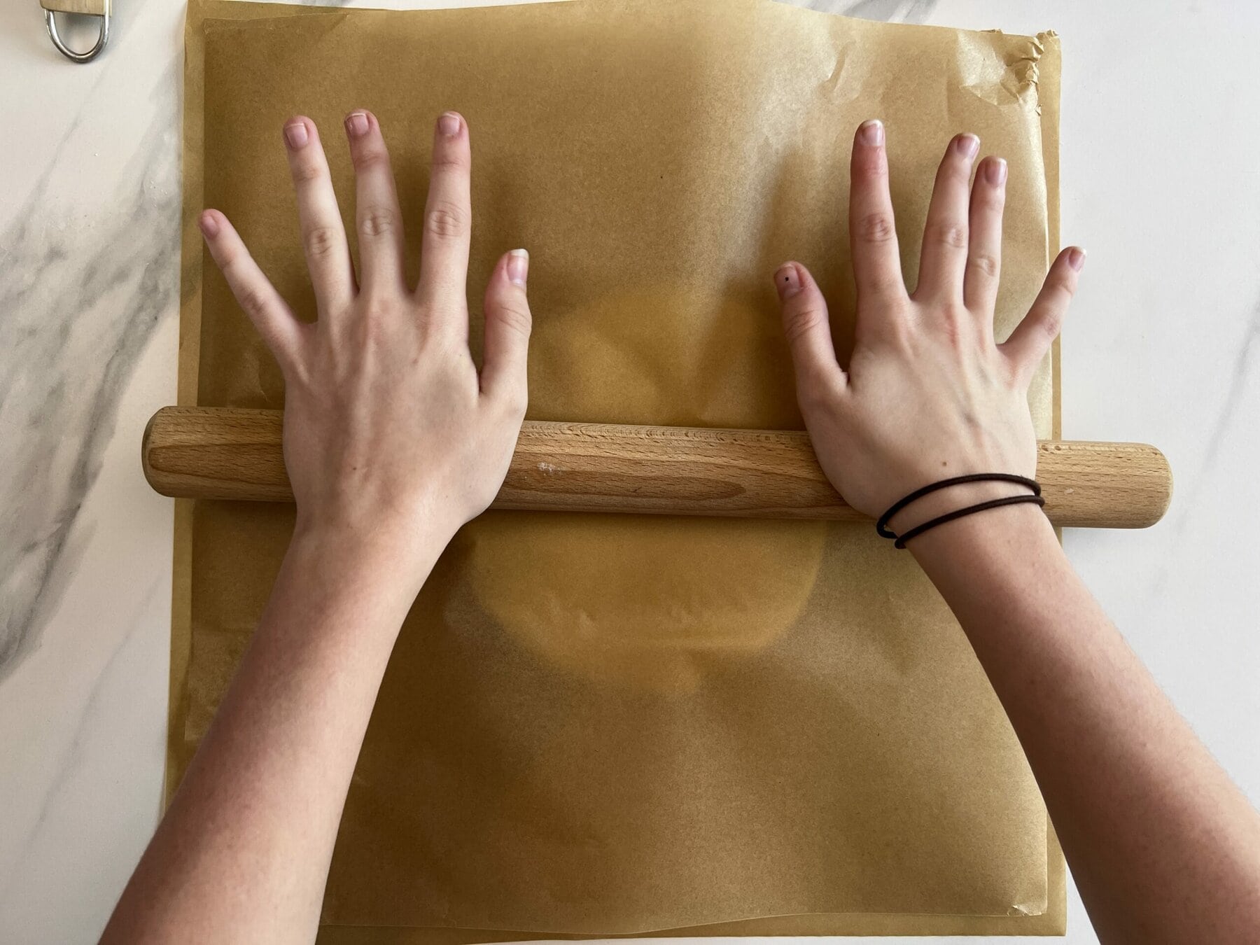 rouler feuille parchemin