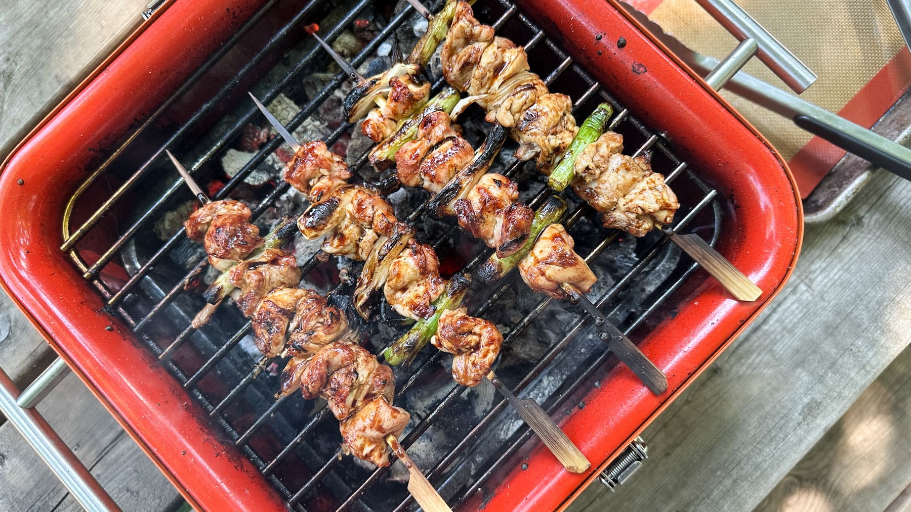 brochette de poulet marinées sur petit bbq