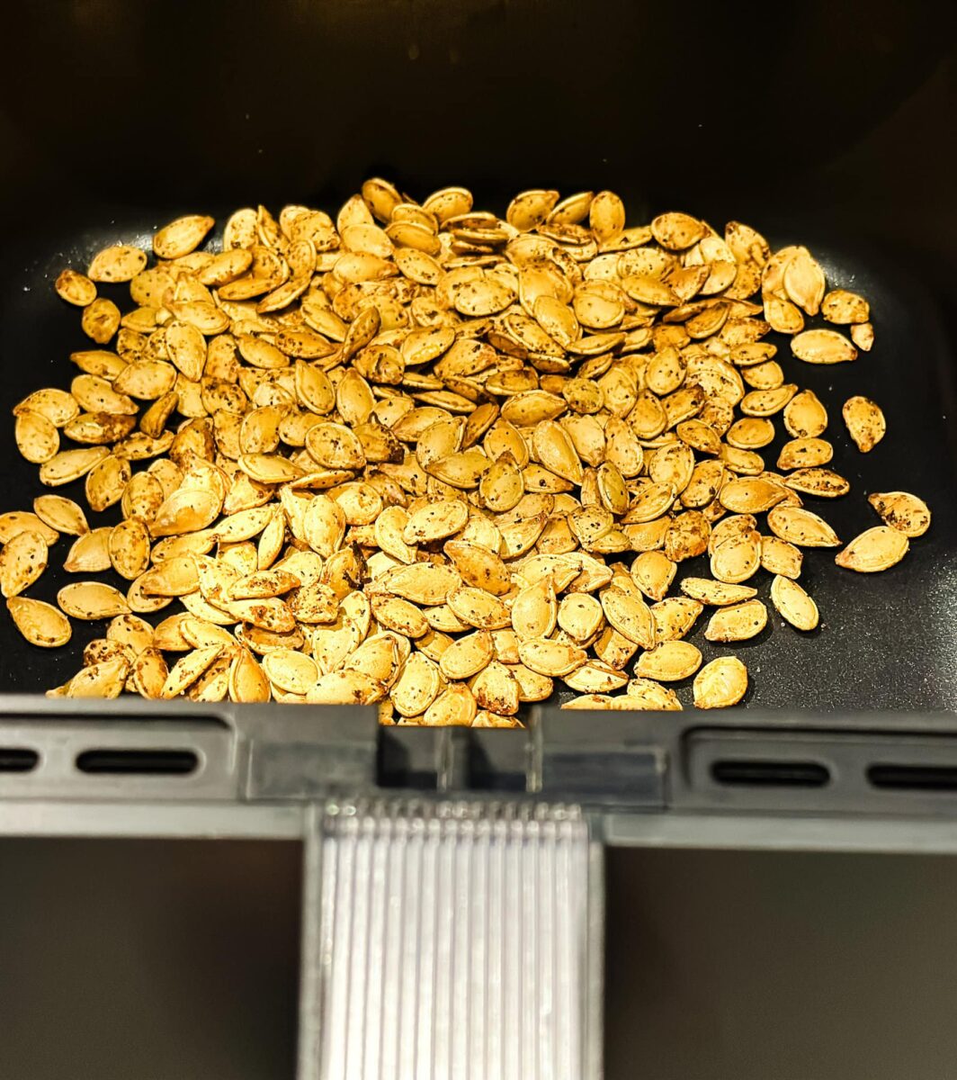 graines de citrouille grillé dans le panier air fryer
