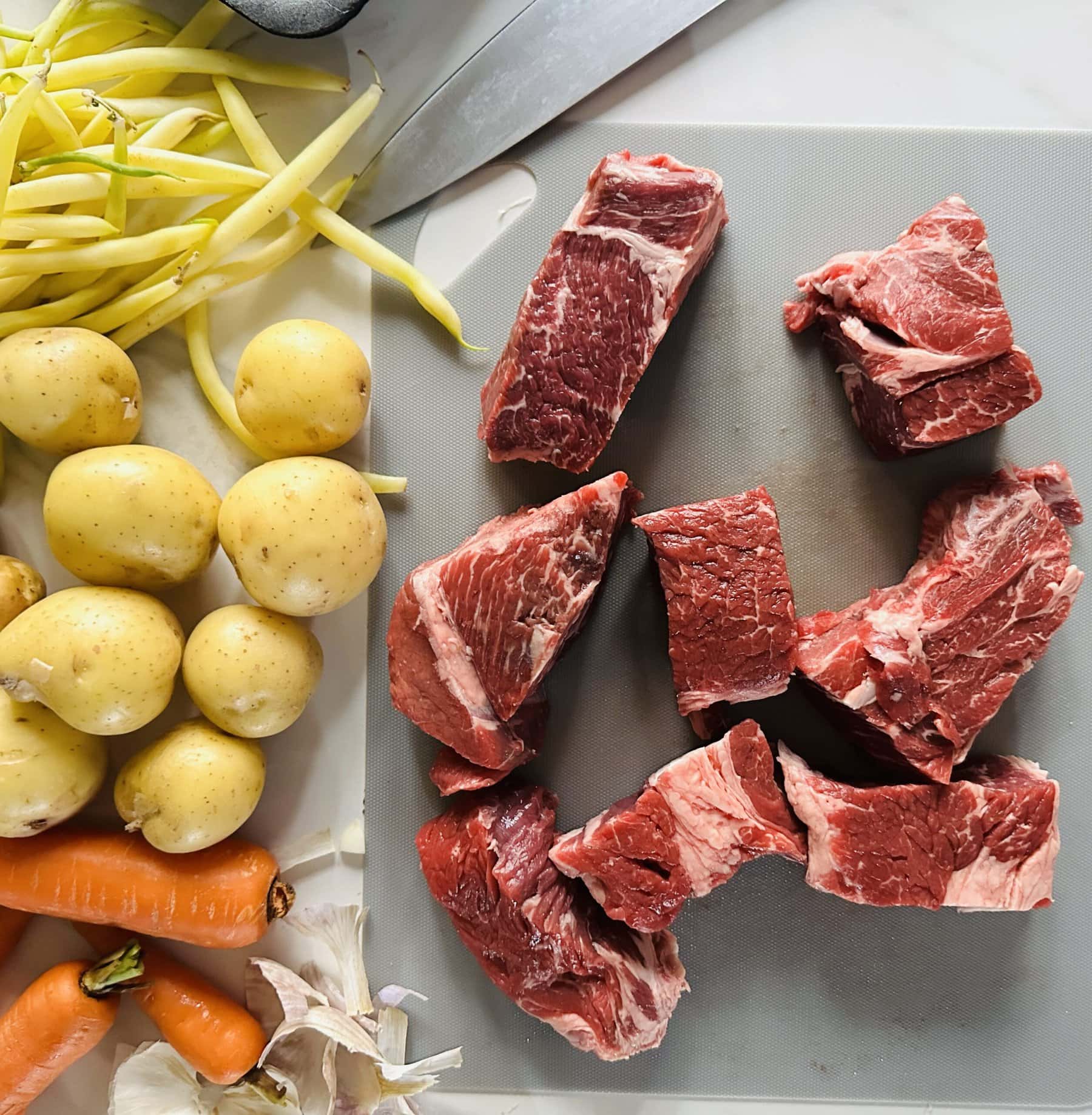 cube de palette de boeuf, carottes, pommes de terre, haricots