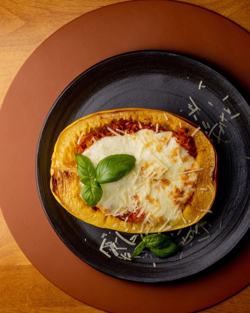 courge spaghetti arabiata gratinée à la mozzarella fraiche avec basilic