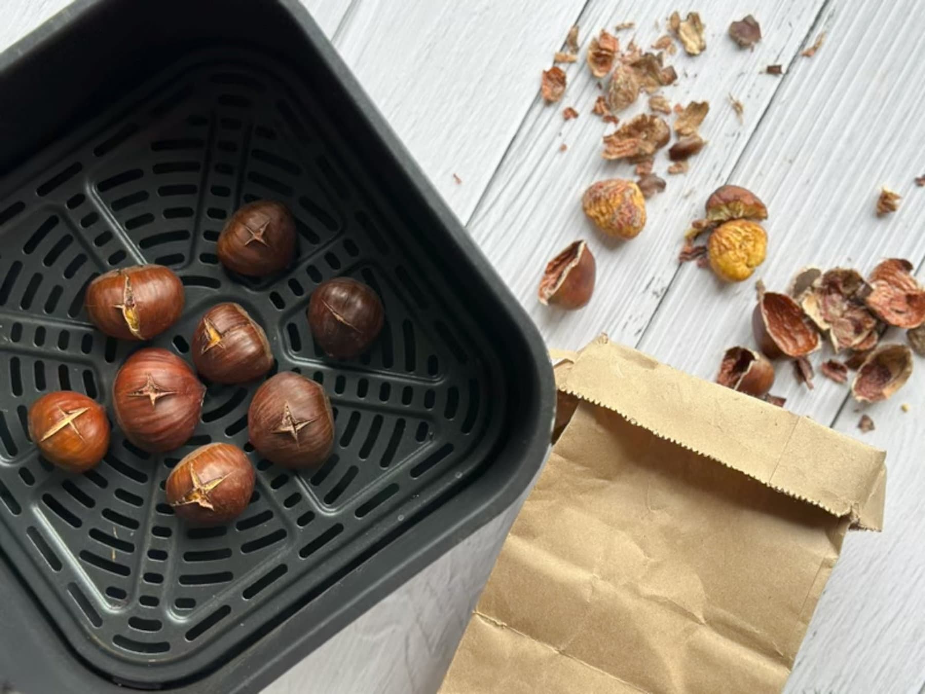 marrons ou chataigne grillés dans le panier d'un air fryer