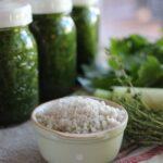 herbes salées recette trois pots avec sel devant