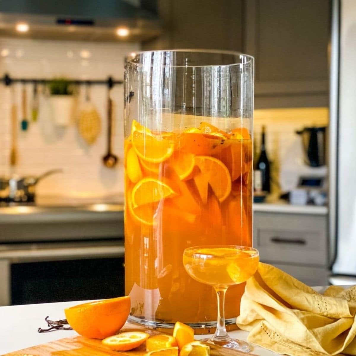 le vin d'range dans la carafe