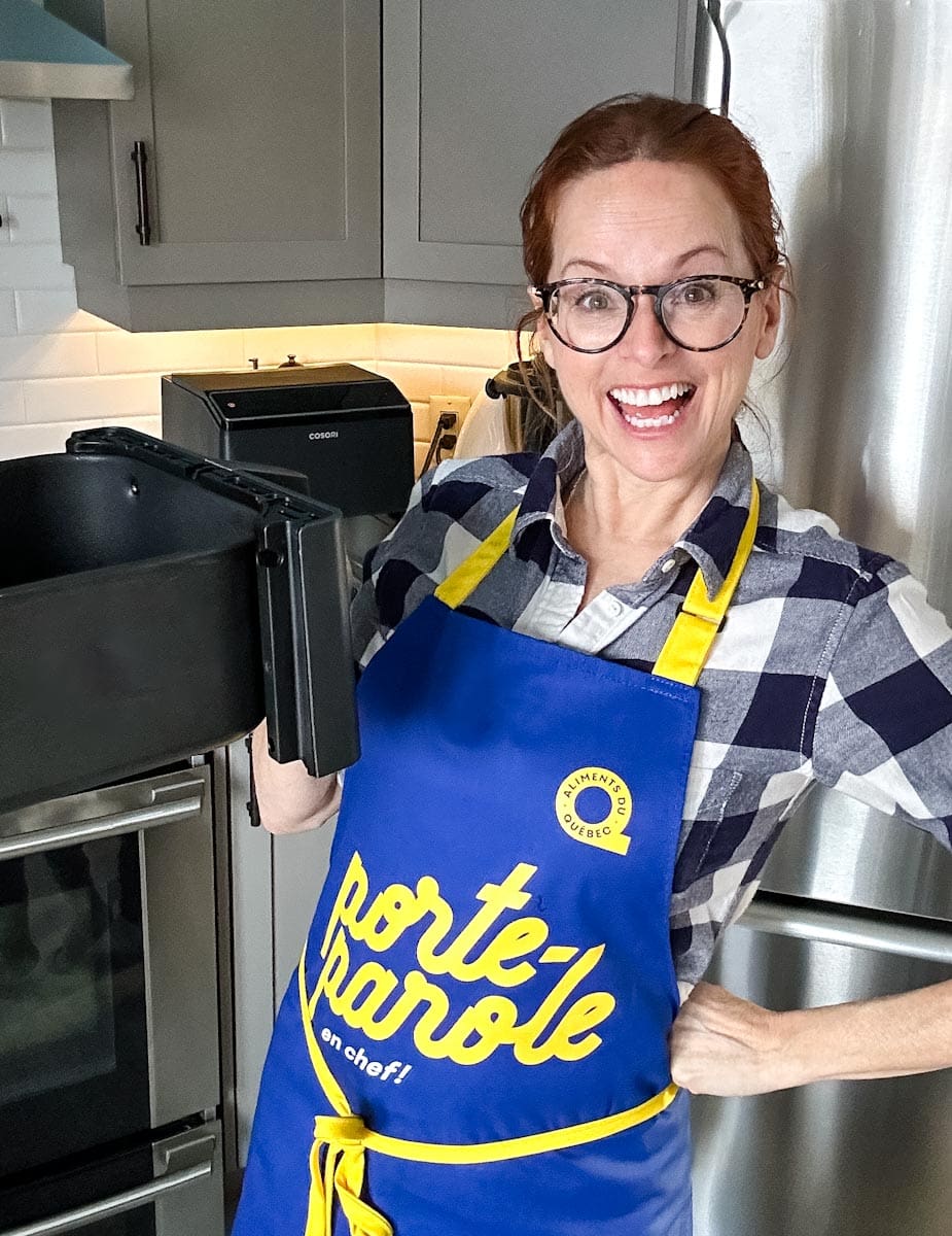 Manon Lapierre avec panier de air fryer et tablier aliments du Québec