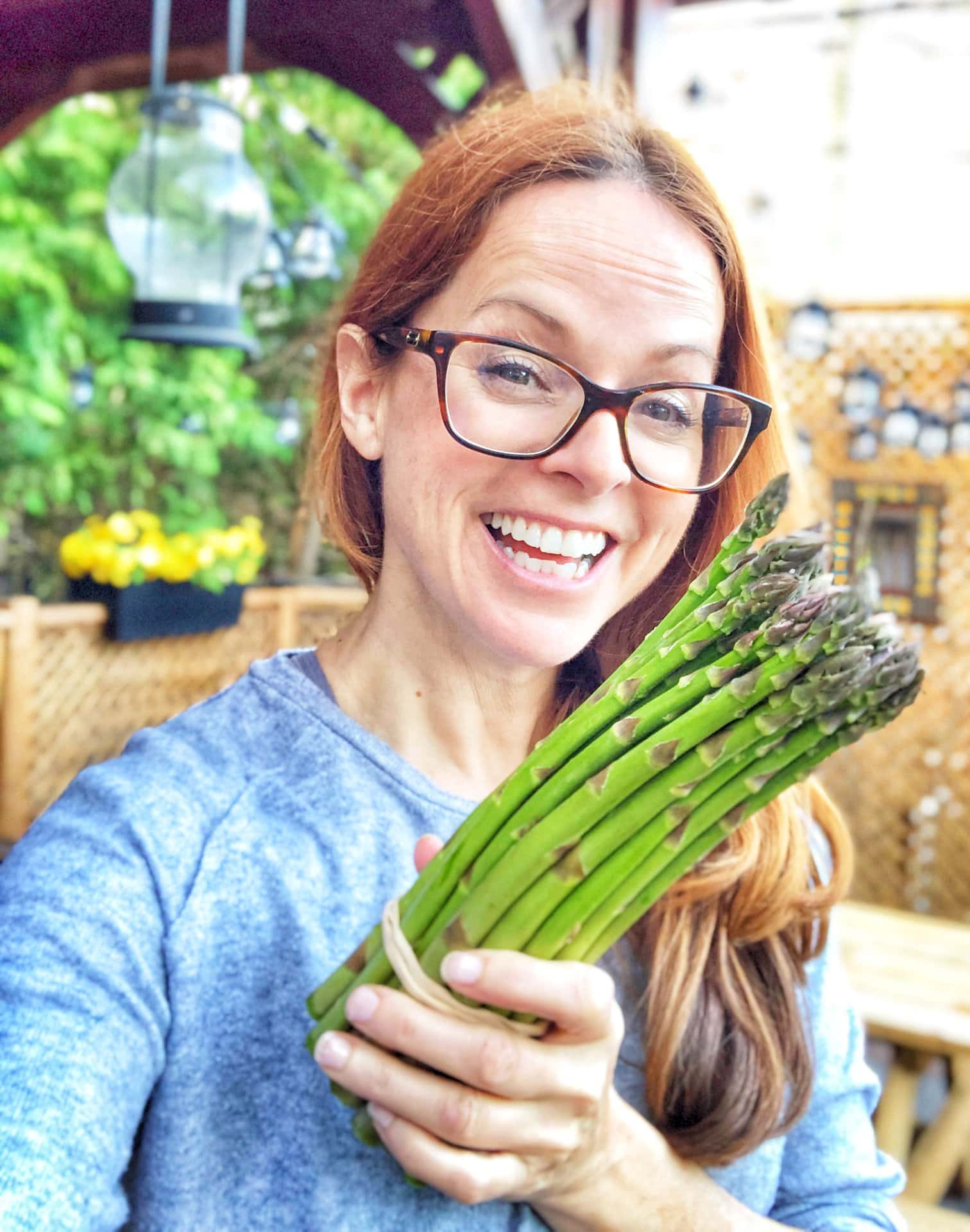 Manon Lapierre de La petite bette avec des asperges fraîches