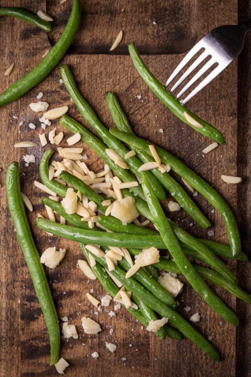 haricots au air fryer avec amandes et fromage parmesan du livre Air Fry Ta Vie Manon Lapierre