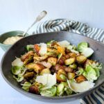 salade césar de choux de Bruxelles grillés au air fryer avec vinaigrette