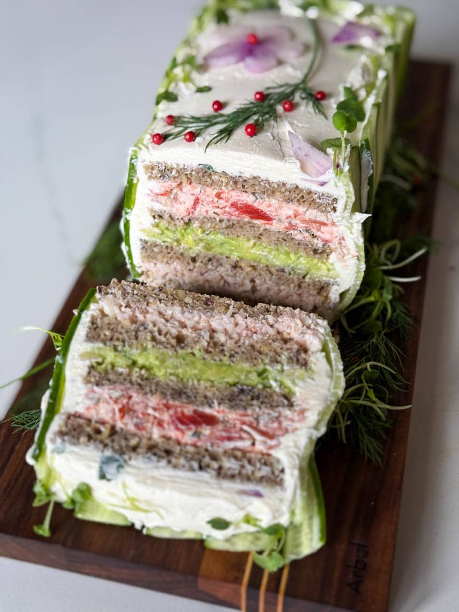 pain sandwich scandinave coupé où on voit les trois garnitures