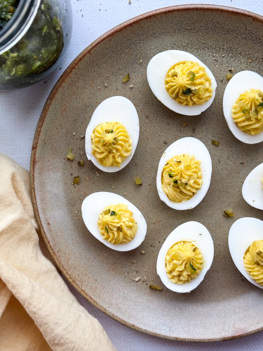 oeufs mimosa mayonnaise aux herbes salées
