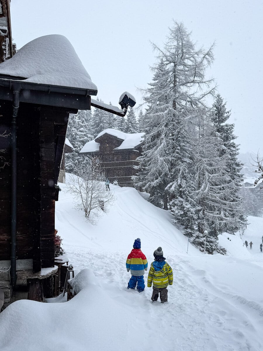 enfants en suisse en hiver