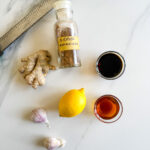 pot de 5 épices chinoises, microplane, gingembre, ail, citron, sauce soja et huile de sésame