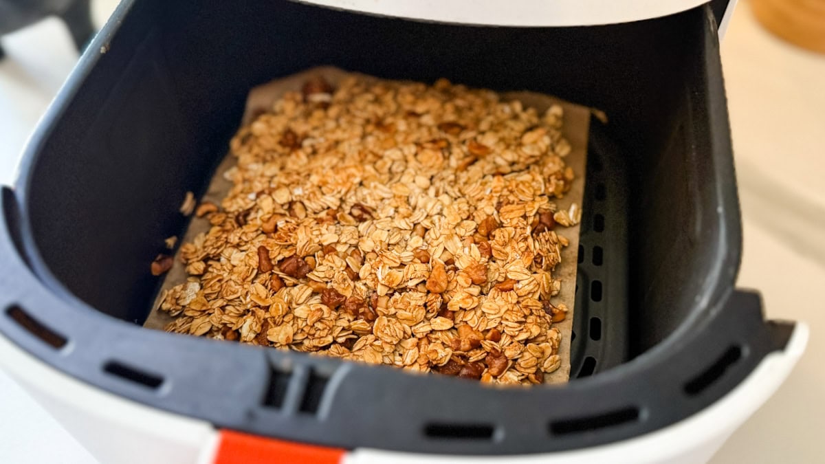granola grillé dans le tiroir du air fryer