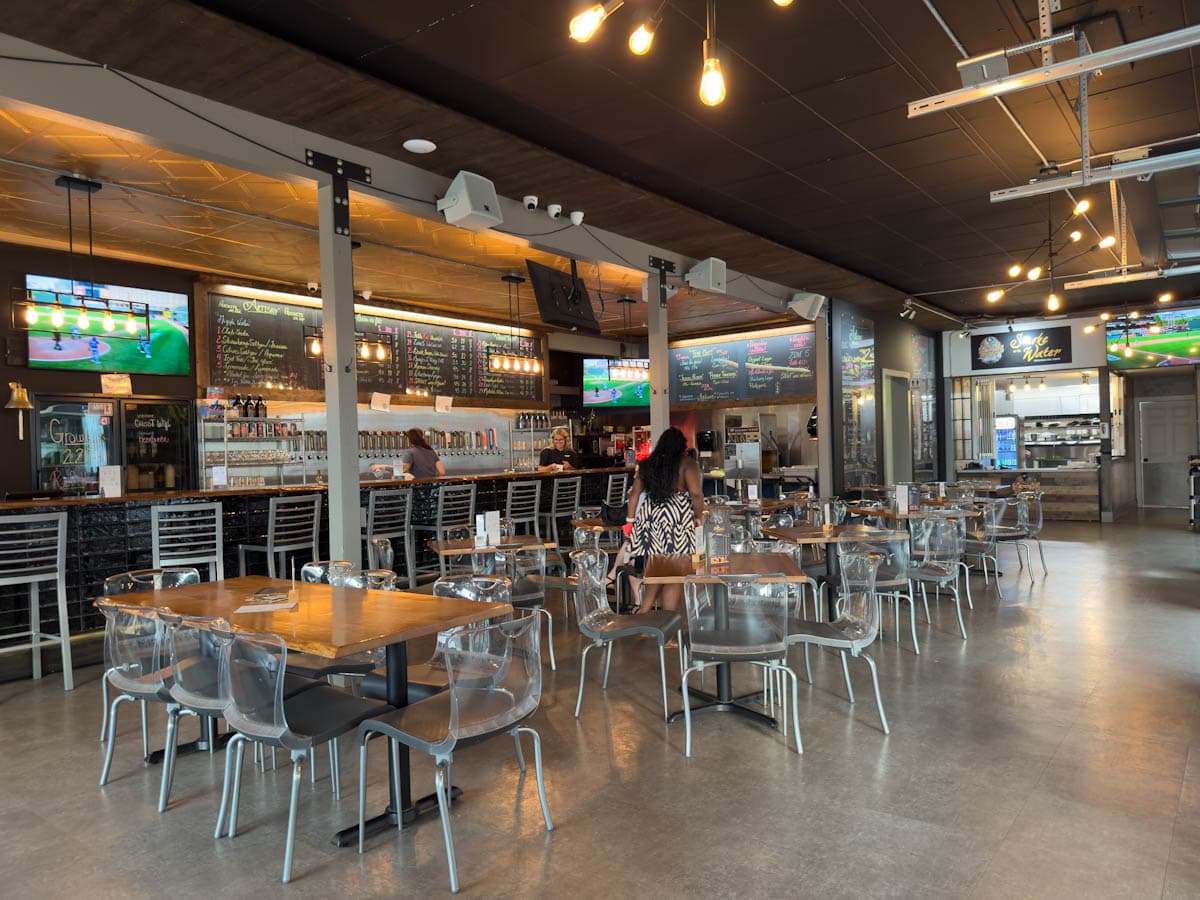 vue intérieure du restaurant Smoke on the water à Campbellton