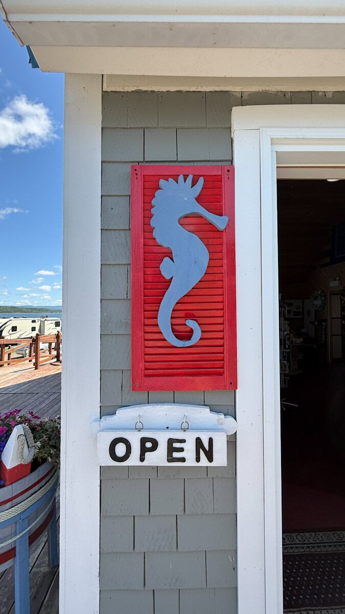 affiche Open vue camping et mer 