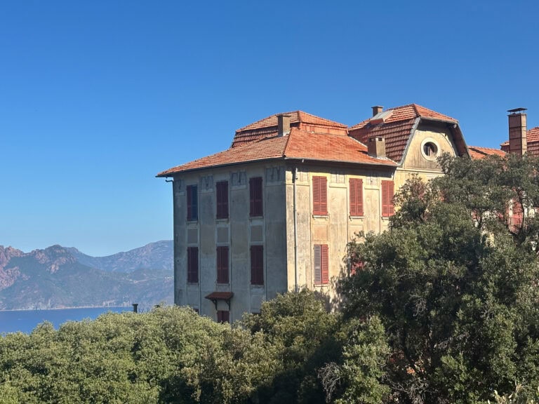 Hôtel les Roches rouges, Plana corse, ciel bleu vue mer